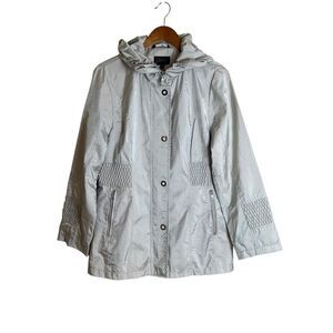 Jessica light‎ shiny coat. Size medium